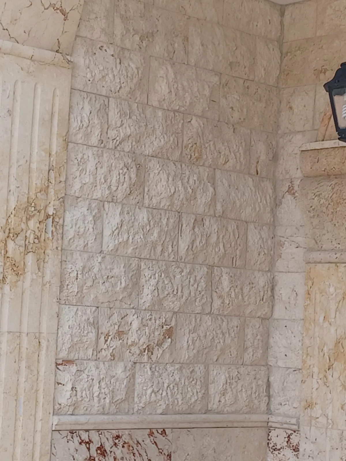 Close-up of natural stone cladding coursing on a wall